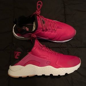 Women’s Nike Huarache Run Ultra Size 10